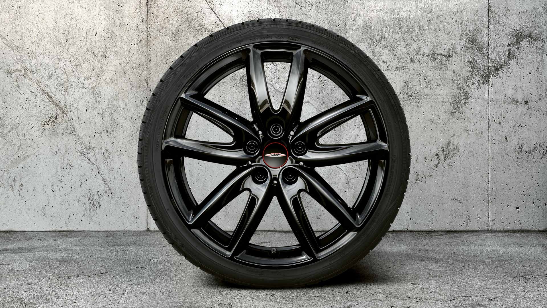 18 JCW GRIP-EKE 815 (JET BLACK)